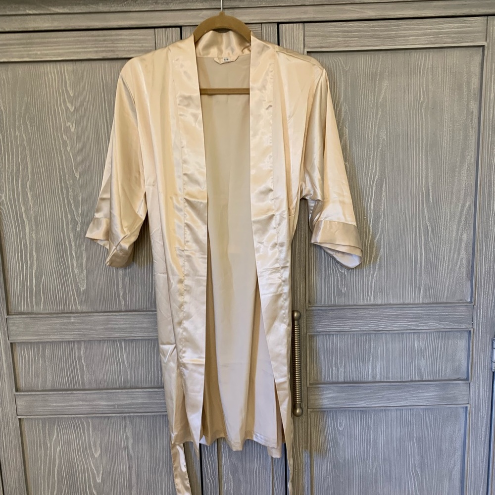 NWOT Pretty Robe